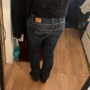 Pepe jeans - Snygga jeans från Pepe. Dom är straight leg men sitter som bootcut. Storleken är W29 L34. 💕