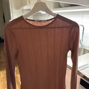 Gammaldags rosa topp från NA-KD 