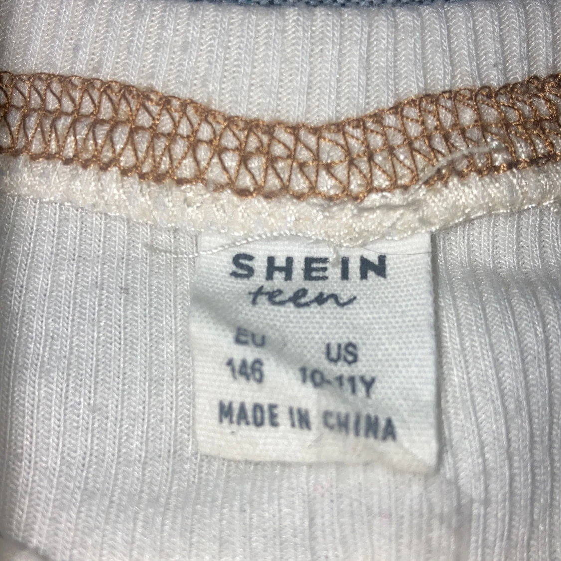 Vit ribbad tröja från Shein😍 - 90