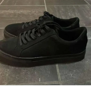 Vagabond skor - Köpte på Plick men passade inte, storlek 40, inga skador, skickas i original boxen, pris kan diskuteras så skicka prisförslag 💗💗båda jag också min bror har lagt ut dom ifall ni skulle se två annonser💗💗