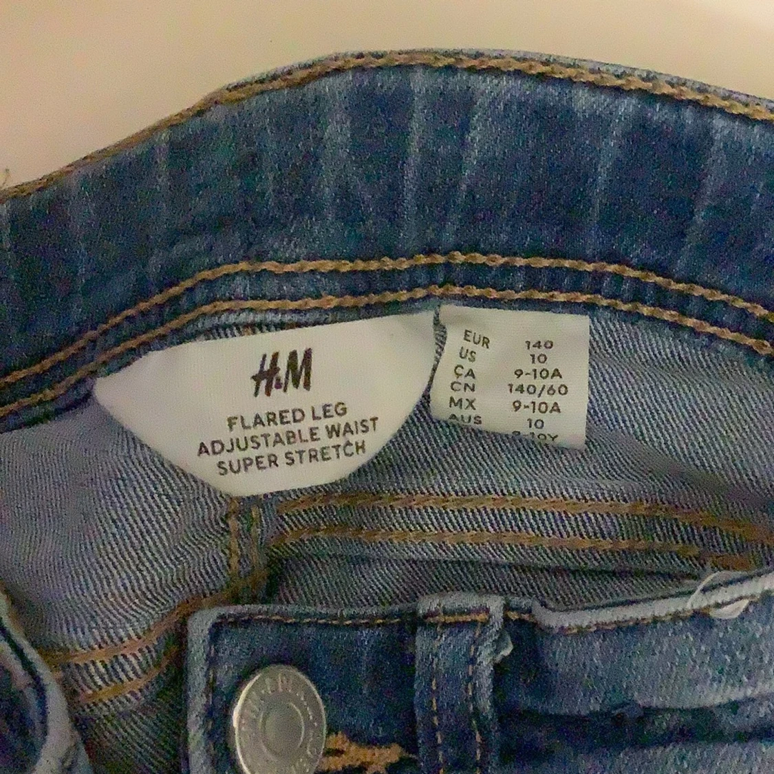 Blå flare jeans med utsvängda ben från H&M - 2
