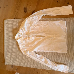 Vit skjorta från nordiska kompaniet  - Klassisk vit skjorta från nordiska kompaniet 