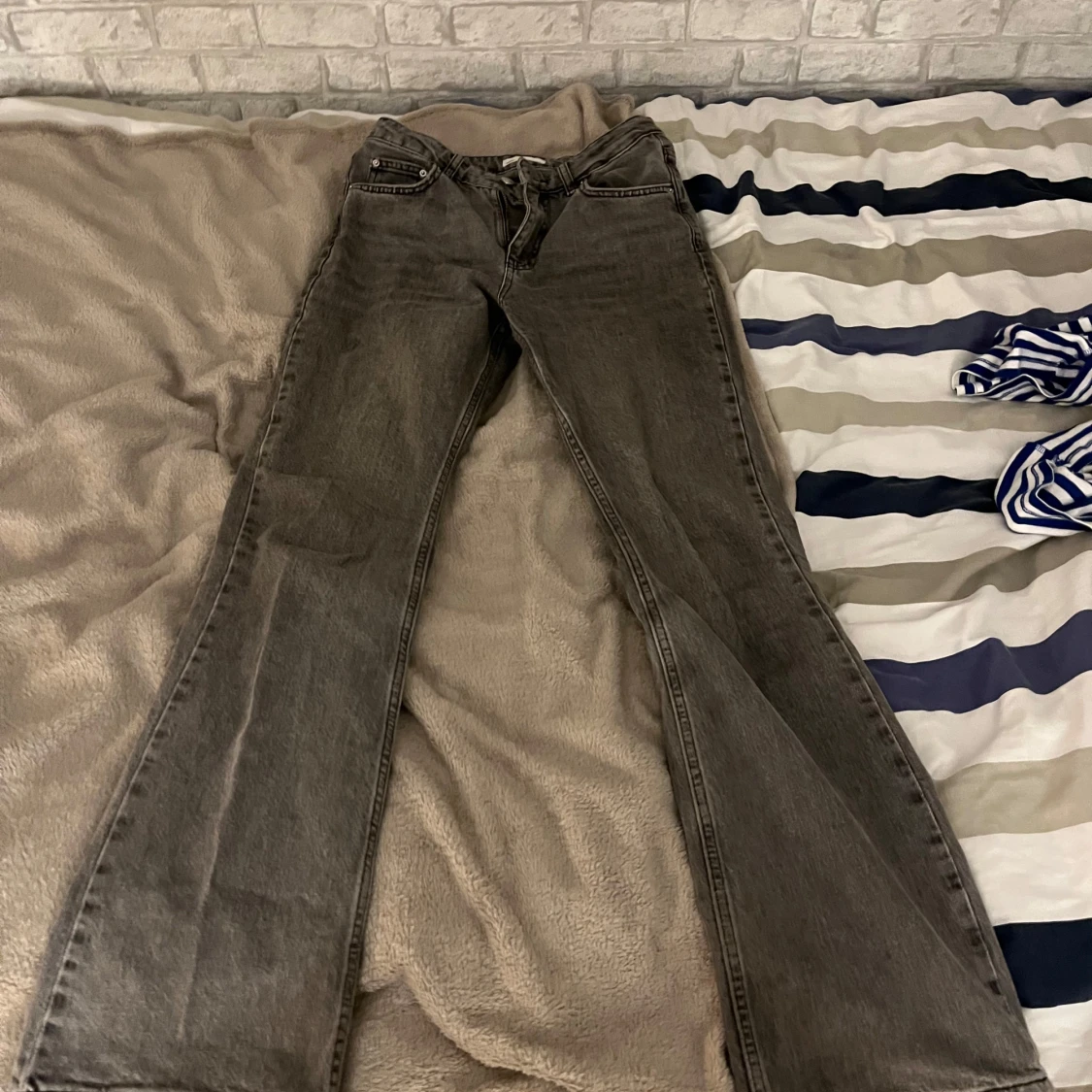 Grå jeans med bootcut - 90