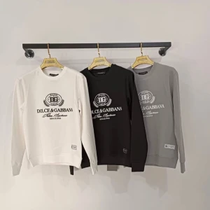 Dolce Gabbana tröja  - Insta: dripshop_swe ———————————— Kön: 🧔‍♂️ ———————————— S, M, L, XL, XXL ———————————— Pris: 499kr  ———————————— Alla tillbehör medföljer 🛍 ———————————— Möts i Skåne Fraktar runt Sverige(1-2 dagar)