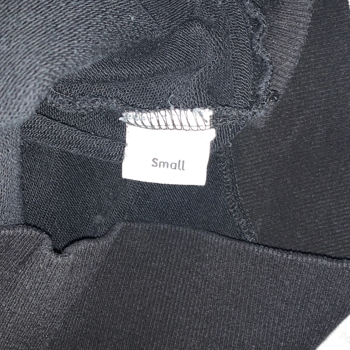 Svart hoodie med tryck från Sp5der - 92