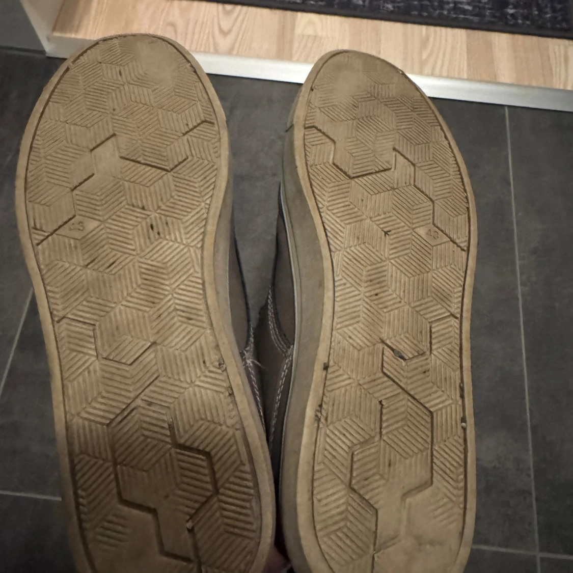 Grå vattentäta sneakers från Linear - 3