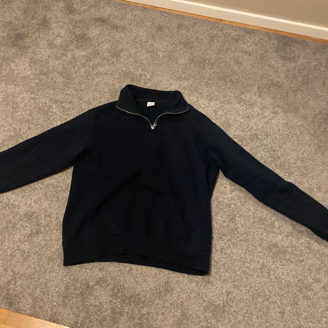 Mörkblå tröja med dragkedja från Zara - 90