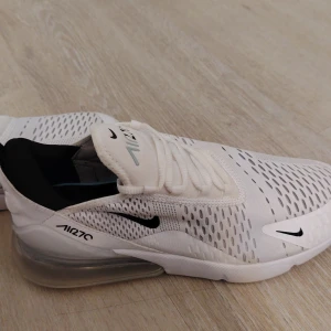 Nike Air Max sneakers - Snygga vita Nike Air Max, dem är nya