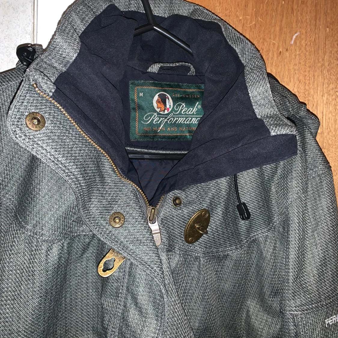 Grå jacka från Peak Performance - 91