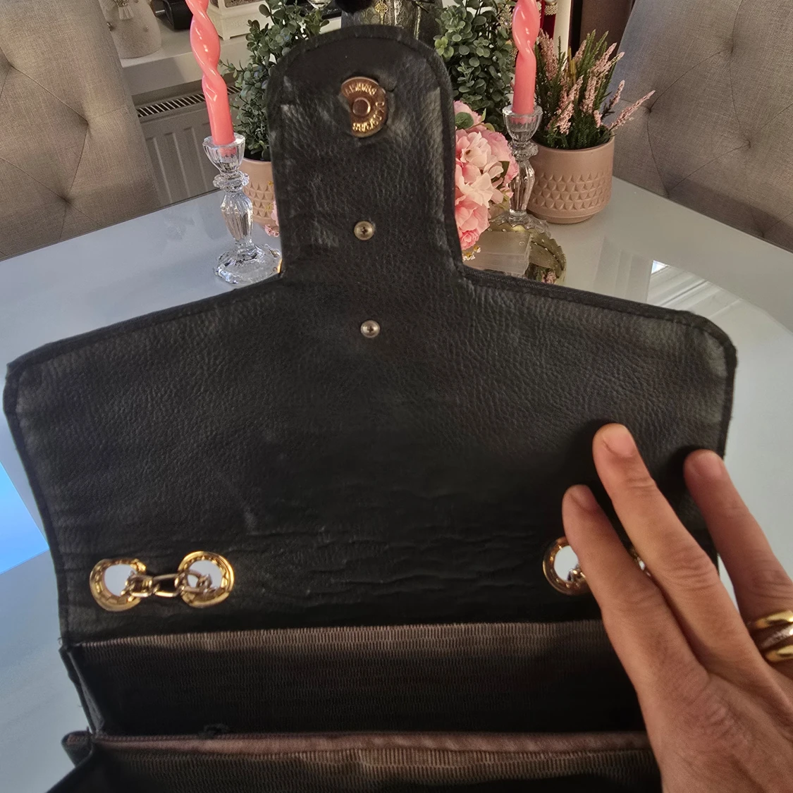 Svart axelväska med silverkedja - 92