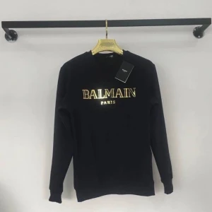 Balmain Tröja - Insta: dripshop_swe ———————————— Kön: 🧔‍♂️ ———————————— S, M, L, XL, XXL ———————————— Pris: 499kr  ———————————— Alla tillbehör medföljer 🛍 ———————————— Möts i Skåne Fraktar runt Sverige(1-2 dagar)