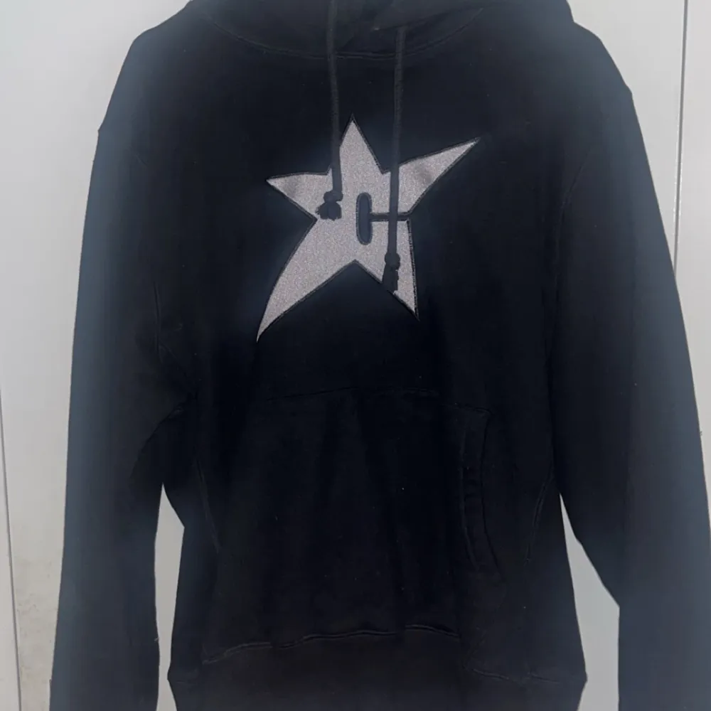 Carpet company hoodie, limited edition 2021 i storlek S. Inte använd många gånger och är i perfekt skick.. Hoodies.