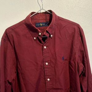 Ralph lauren skjorta - Snygg Ralph lauren  skjorta nästan oanvänd. Storlek M men passar S också. Ny pris: 1399 Mitt pris: 350