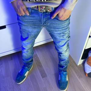 Säljer dessa feta Jack & Jones jeans. Skick 8/10 använd 3 gånger inklusive nu. 