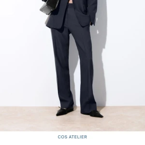 COS kostymbyxor  - Använd fåtal gånger. Otroligt sköna och faller perfekt. Ordinariepris 1200. 