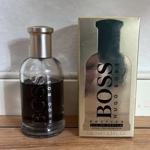 Hugo Boss bottled EDP 100 ml - Ungefär 70 ml kvar, kostar 1465 kr ny
