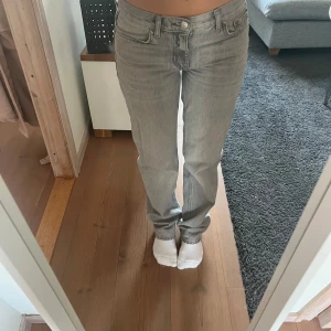 Gina straight jeans grå - Knappt andvända 