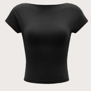 Topp  - Svart T-shirt med öppen rygg  Knappt använd , använt den Max 2 gånger så den e som ny 