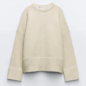 stickad tröja  - stickad tröja från zara som inte kommit till användning. skriv för egna bilder 💕