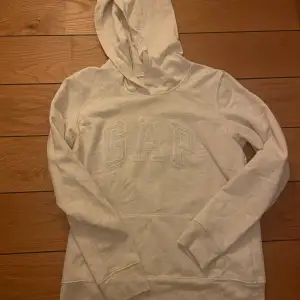 En beige gap hoodie 