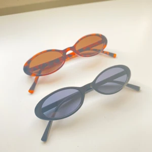 Solglasögon  - Snygga glasögon  100st eller 150 för båda 