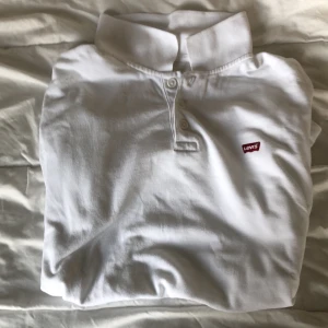 Vit Levis piké tröja - Vit Levis piké tröja