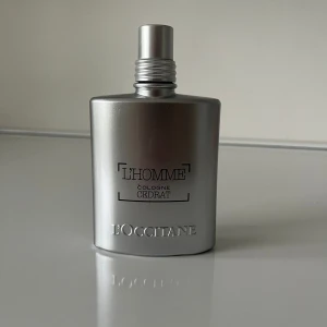 L’occitane Cédrat Eau De Toilette parfym för herrar - Ca 80% kvar av flaskan, 75 ml flaska, äldre årsgång (osäker på exakta årtalet), original box medföljer ej!