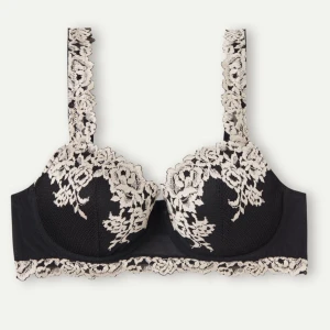 Balconettebehå Sofia Pretty Flowers - säljer denna intimissimi bh, i vinröd/lila färg som inte säljs längre🩷 köpt för 500kr