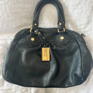 marc jacobs väska - säljer den lite större variationen av marc jacobs väskan
