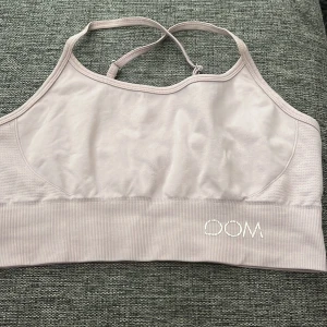 ljus rosa sport topp  - ganska bra skick, märket är lite slitet