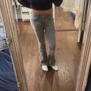  Snygga jeans från lager 157  -  Jeansen är i storlek XXX och är i väldigt bra skick jag har använt dem två tre gånger men insåg sen att de var för små. De är från lager 157