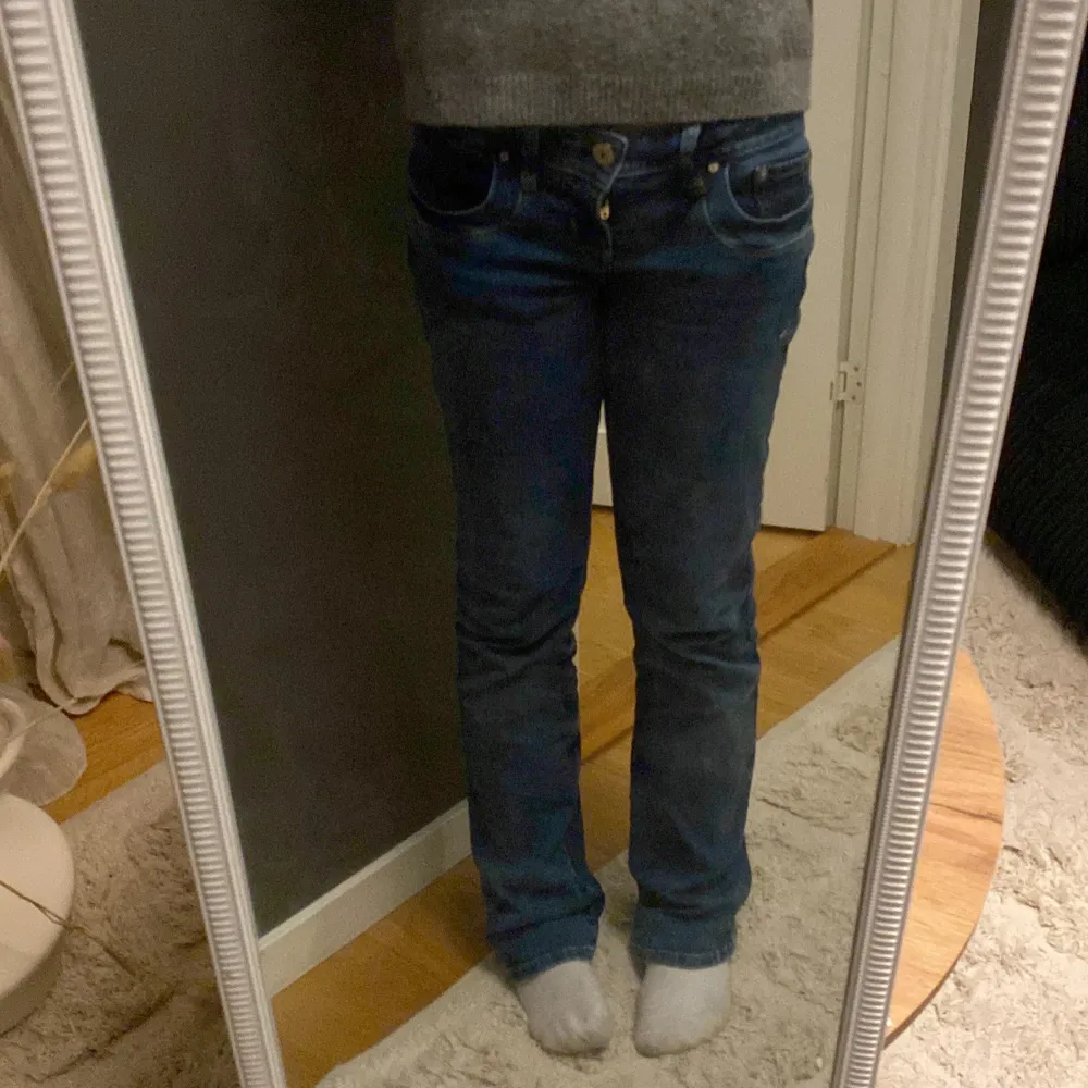 Säljer dessa ltb Jeans då dom är förstora för mig💗 strl 26/32🤗 använda 1 gång💕. Jeans & Byxor.