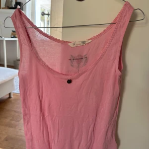Odd molly linne  - Gulligt linne från odd molly, toppenskick, strl 1 vilket motsvarar S🌷 kan posta eller mötas upp i Stockholm! 