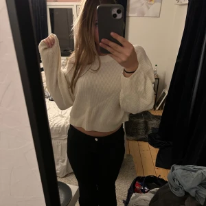 Stickad tröja från hm💖 - Vit stickad tröja i st L men passar bättre S💞