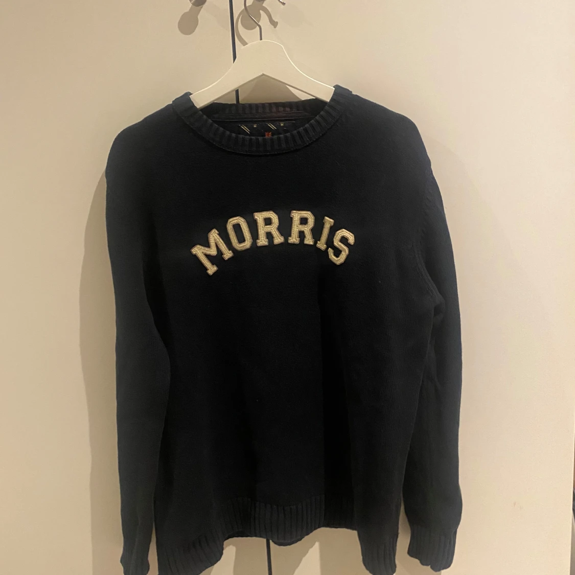 Mörkblå tröja från Morris