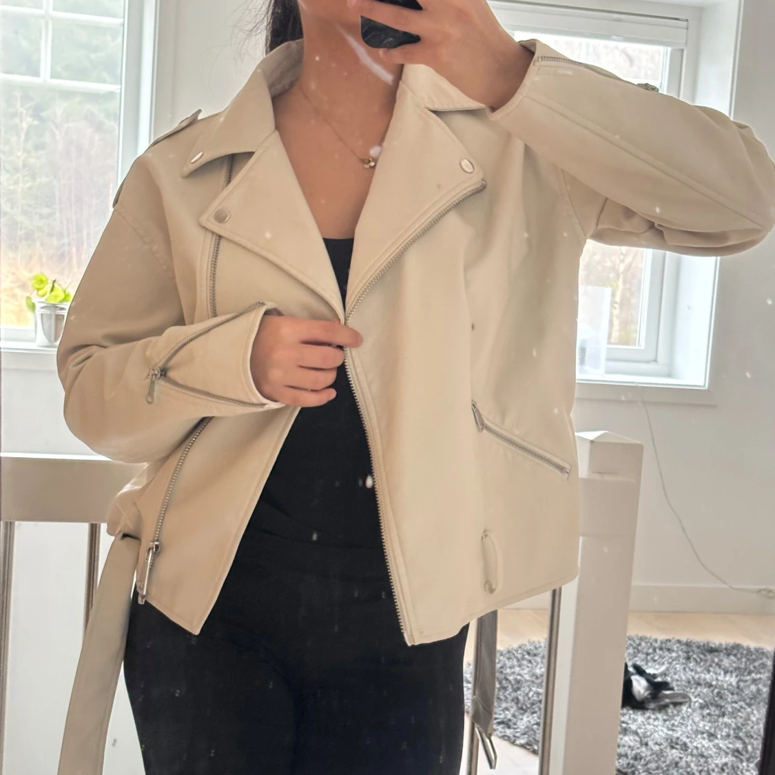 Beige skinnjacka med dragkedja