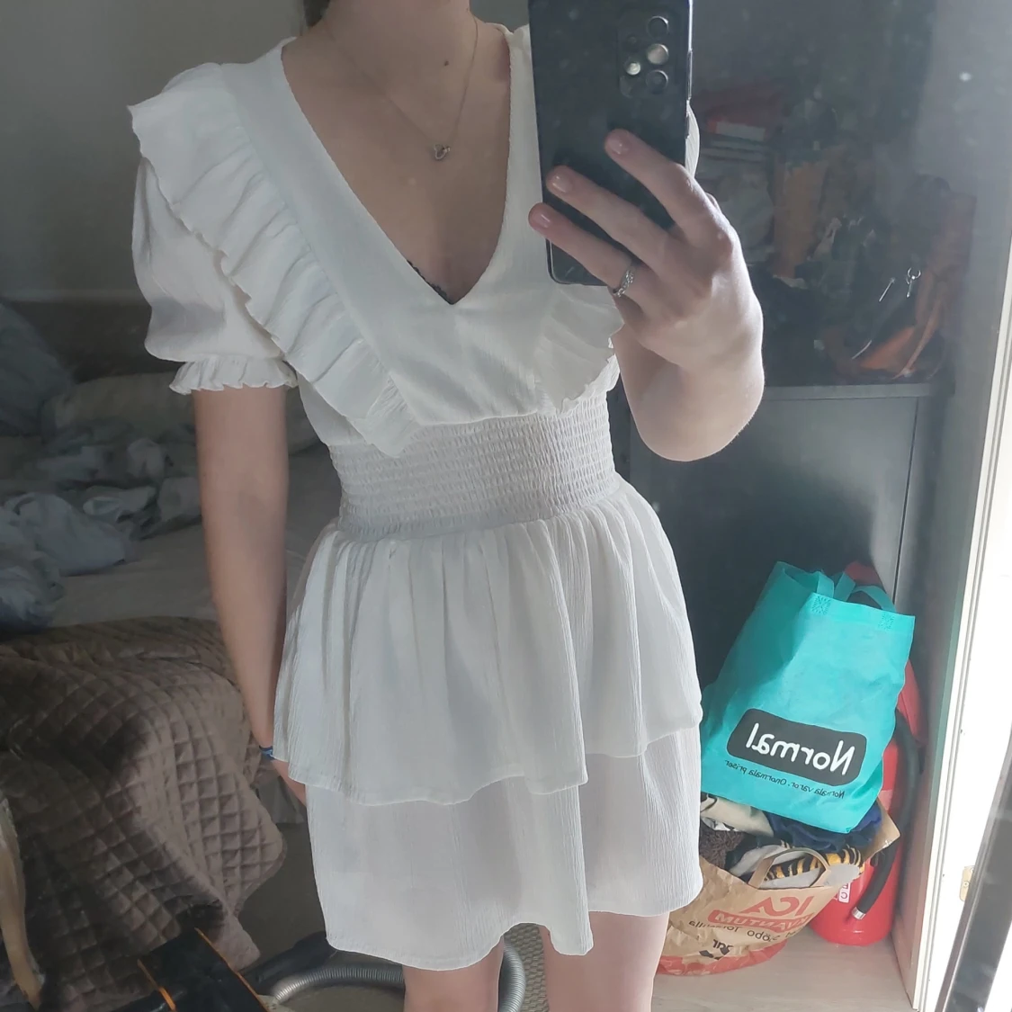 Vit klänning med volanger - 1