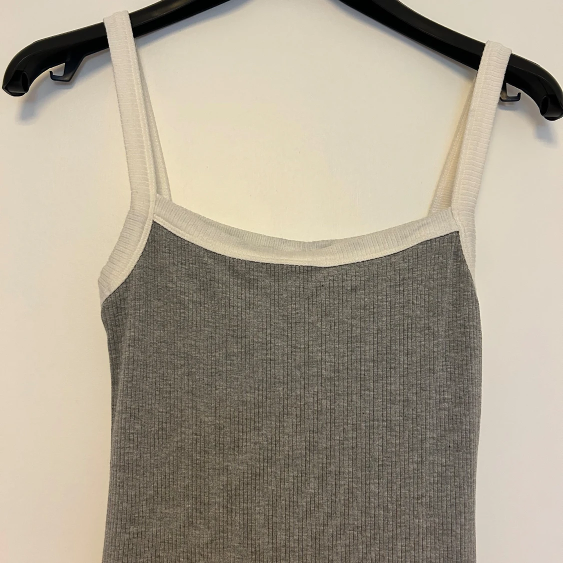 Ny fin stickad trikå grå vit klänning midiklänning XS - 1