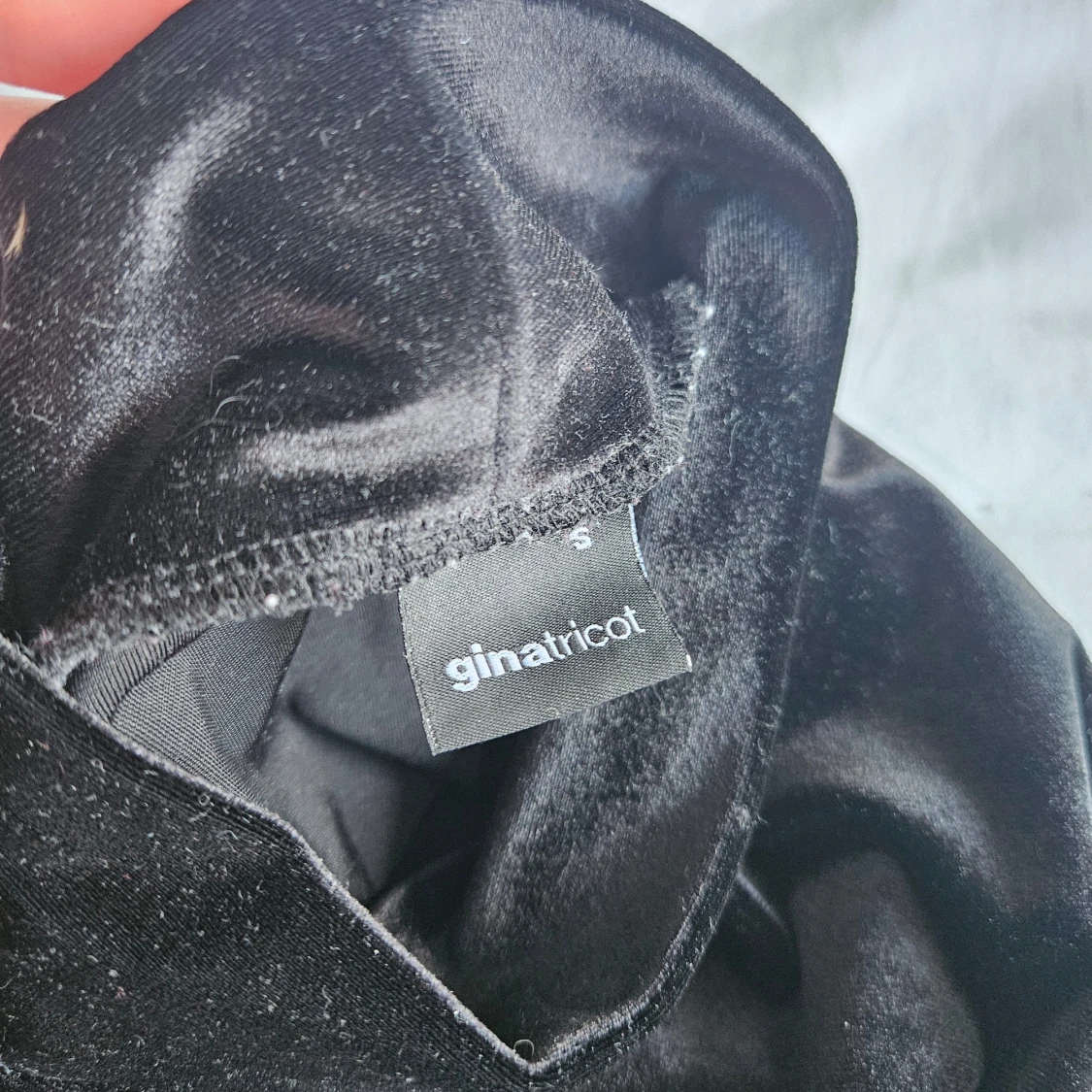 Svart turtleneck i sammet - Gina Tricot strl. S - 3