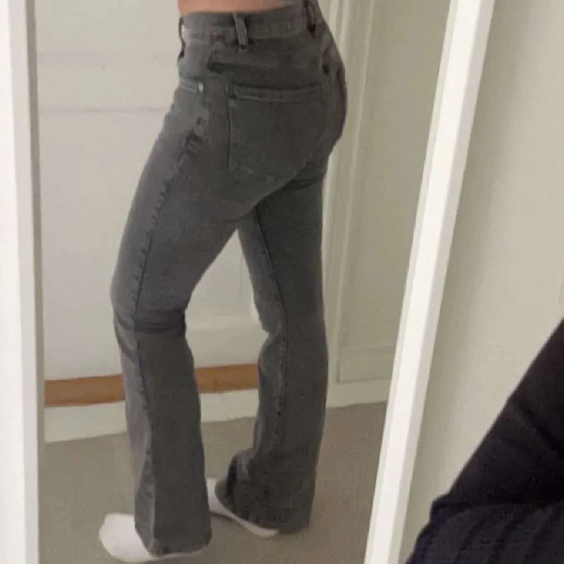 Grå jeans med bootcut - 2