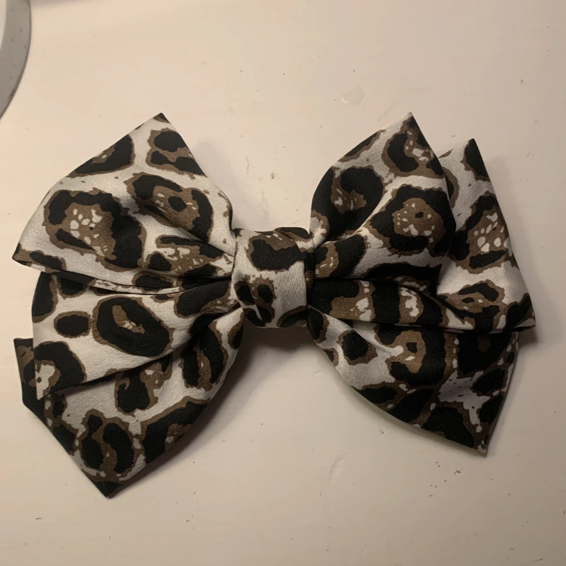 Leopardmönstrad rosett