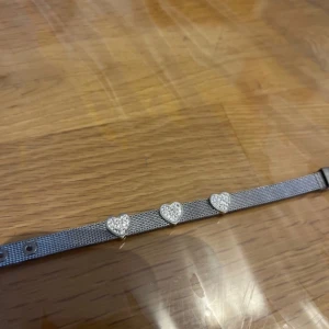 Silverarmband med hjärtan - Väldigt fint armband och det är justerbart!