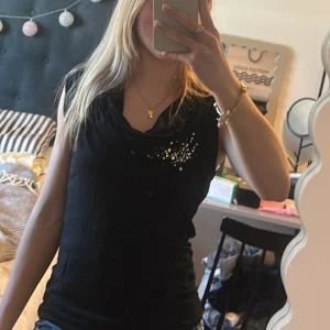 Fest topp - Jättefin topp med diamanter! Pris kan diskuteras!