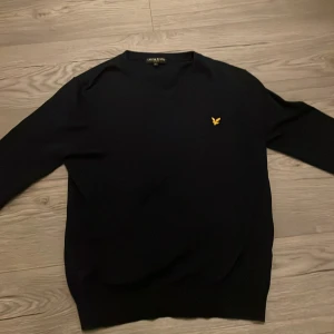  Lyle & Scott  - L 