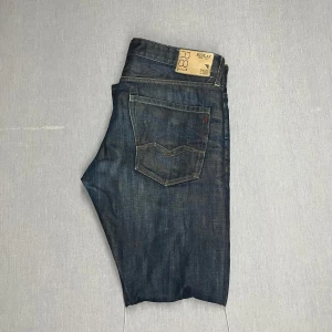 Replay Waitom - Raka replay jeans, fint skick inga större skador. Skick 8/10. Storlek W36 L34, sitter något mindre. Skriv för fler bilder eller vid funderingar 🙌😁