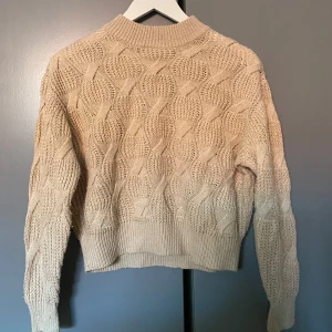Beige kabelstickad tröja - Från mango💕