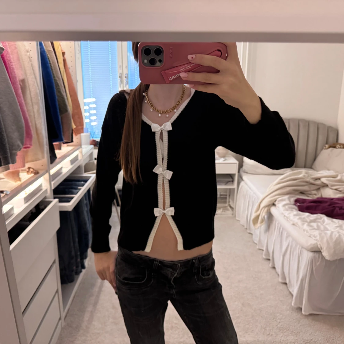 Svart kofta med vita rosetter🎀🎀🎀 - 2