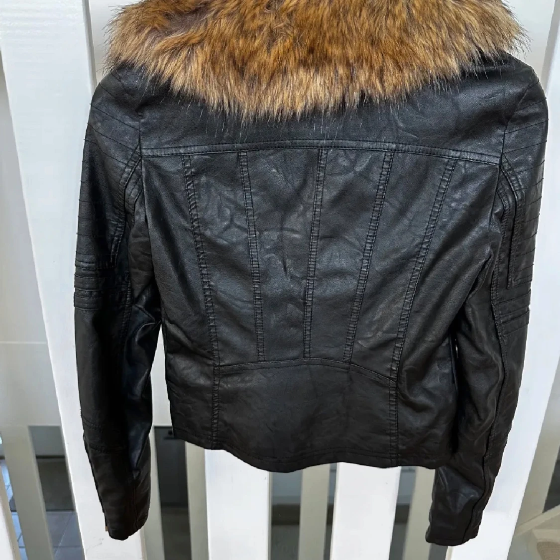 Svart skinnjacka med fuskpäls från River Island - 1