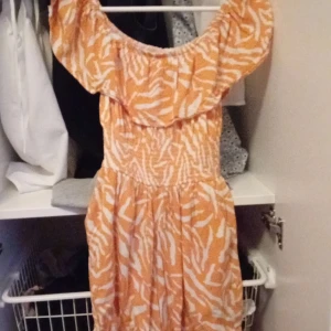 Jumpsuit - Säljer denna jumpsuit, använd max 2 gånger, nyskick.