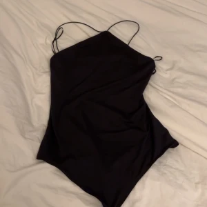 Bodysuit - H&M - Aldrig använd, från HM, det är strong där nere på bodysuiten 
